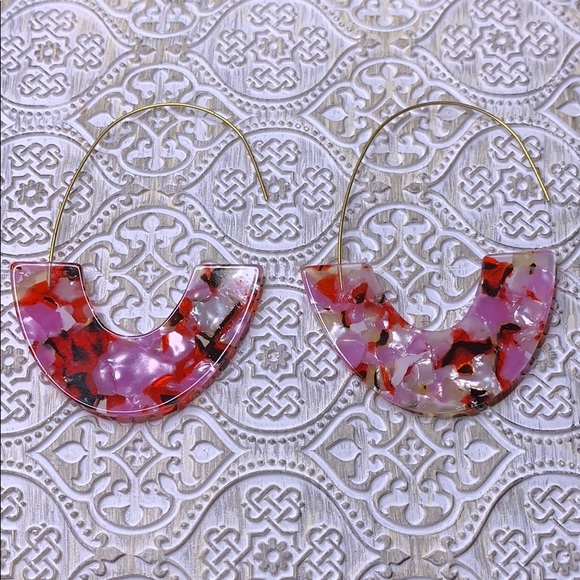 2/$20 Pink Half Hoop Acrylic Earrings Trendy - Picture 3 of 4